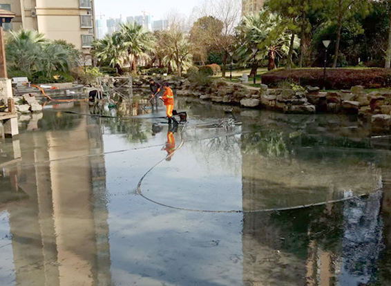 中原景观池淤泥清理